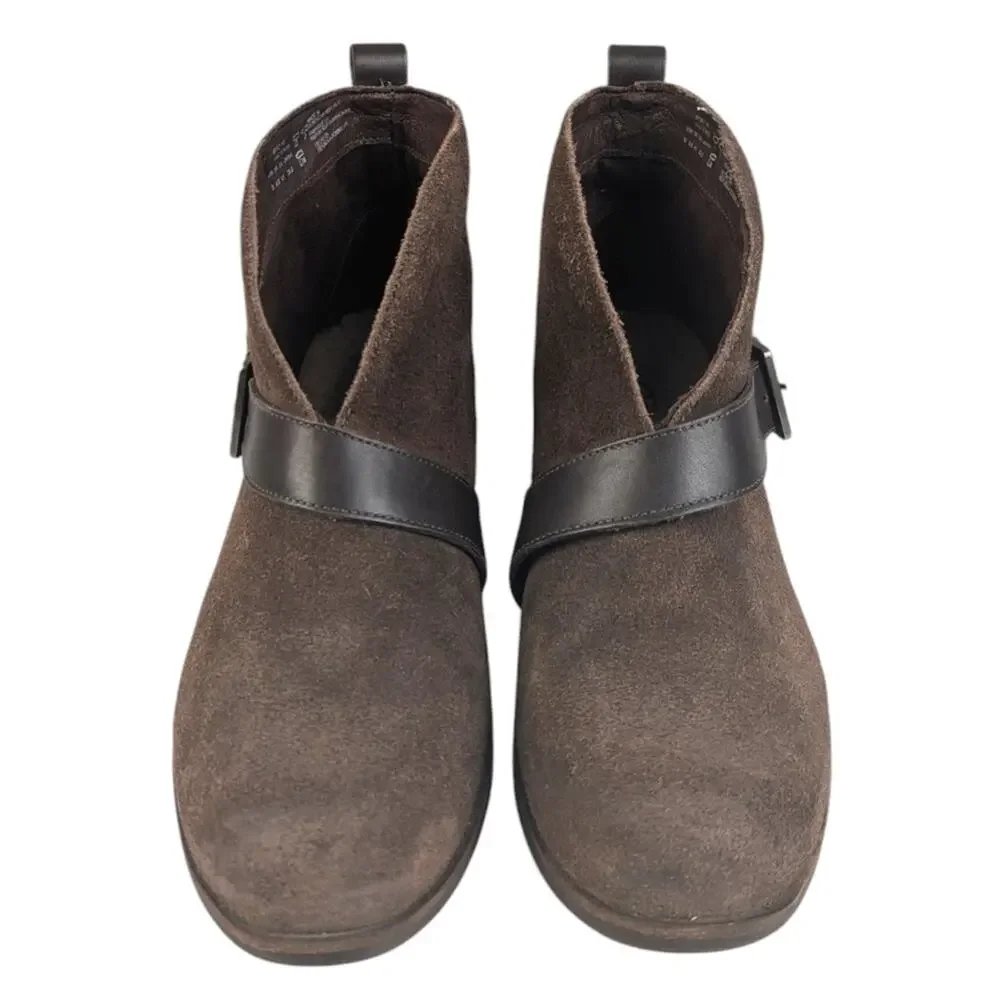 UGG Wright Belted Ankle Boots  Size 10 EUC $165   S3267